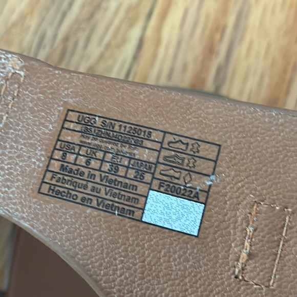 Ugg Solivan Strap Sandal - Picture 6 of 11